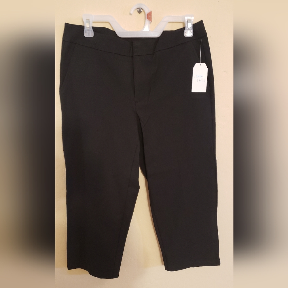 NWT Time and Tru 4 Way Stretch Mid Rise Capri Pants size 10